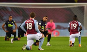 FBL-ENG-PR-ASTON VILLA-NEWCASTLENewcastle United’s English striker Callum Wilson (C) and players ‘take a knee’ in support of the No Room For Racism campaign ahead of the English Premier League football match between Aston Villa and Newcastle United at Villa Park in Birmingham, central England on January 23, 2021. (Photo by Gareth Copley / POOL / AFP) / RESTRICTED TO EDITORIAL USE. No use with unauthorized audio, video, data, fixture lists, club/league logos or ‘live’ services. Online in-match use limited to 120 images. An additional 40 images may be used in extra time. No video emulation. Social media in-match use limited to 120 images. An additional 40 images may be used in extra time. No use in betting publications, games or single club/league/player publications. / (Photo by GARETH COPLEY/POOL/AFP via Getty Images)