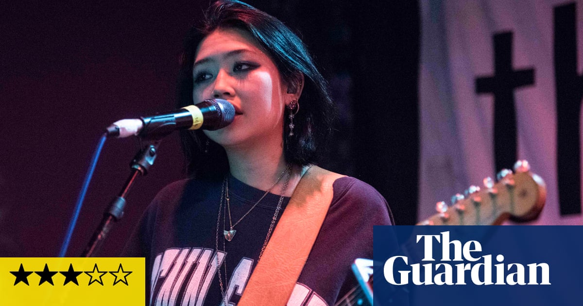 Beabadoobee review – teen star flies the flag for fuzzy 90s indie