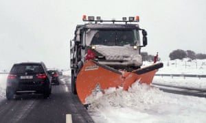 A snowplough o n the AP-6 near Madrid