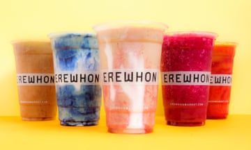 Erewhon smoothie comparison<br>Los Angeles, CA - June 28: From left to right, Activated, Coconut Cloud, Hailey Biebers Strawberry Glaze, Pitaya and Turmeric Crush smoothies are photographed from Erewhon on Tuesday, June 28, 2022 in Los Angeles, CA.(Dania Maxwell / Los Angeles Times via Getty Images)