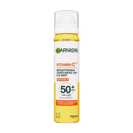 Garnier Vitamin C Brightening Over makeup UV Mist Invisible with SPF50+ and Vitamin C, 75ml.