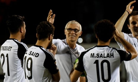 Héctor Cúper makes a point to his Egypt players during a training session at the Africa Cup of Nations in Gabon