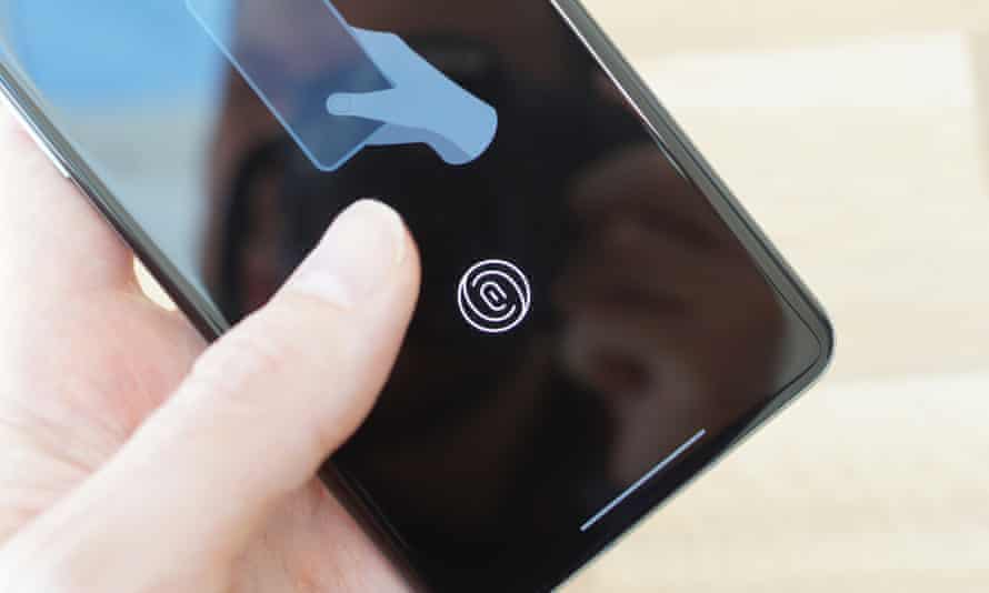 The icon for the fingerprint scanner on the screen of the OnePlus 10 Pro.