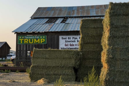 Barn sign says 'farmers for trump'
