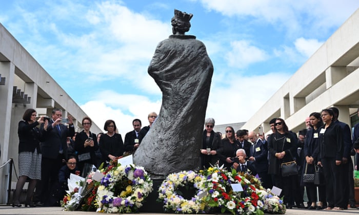 Politicians, dignitaries and diplomats laid wreaths at the statue of Queen Elizabeth II at Parliament House in Canberra.