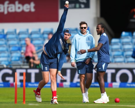 Josh Tongue bowls mid-delivery while Jofra Archer and coach Tim Southee look on