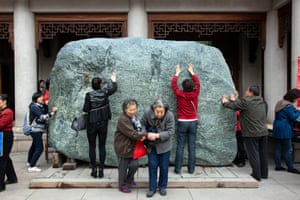 Faithful at Jing’an temple