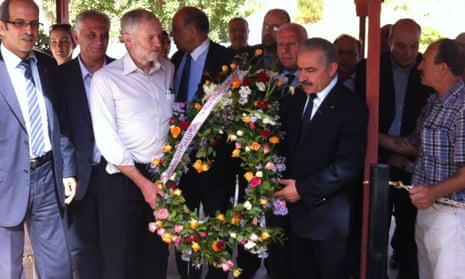 Photo posted on the Facebook page of the Embassy of Palestine in Tunisia, in October 2014, of Jeremy Corbyn’s visit to the Cemetery of the Martyrs of Palestine, Tunis.