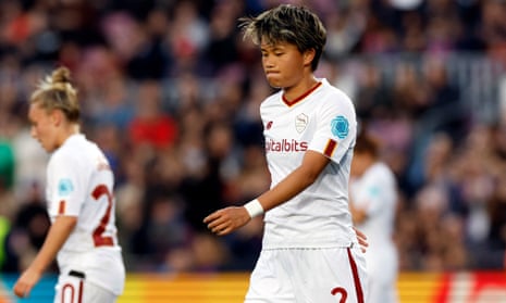 Roma’s Moeka Minami looks dejected with teammates after FC Barcelona’s fifth goal scored by Patri Guijarro.