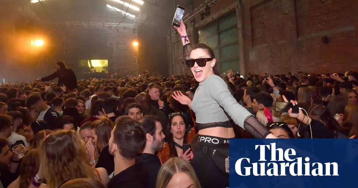 ‘Big up Liverpool’: clubbers ecstatic at Liverpool trial reopening – video