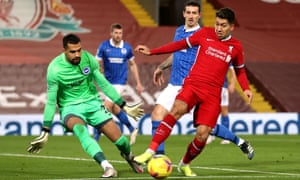 Liverpool v brighton: premier lig - canlı! 4 liverpool’lu roberto firmino, brighton ve hove albion kalecisi robert sanchez’i geçmeye çalışır.