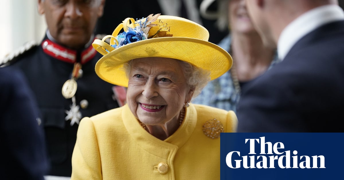 Queen makes surprise appearance to see completed Elizabeth line in London