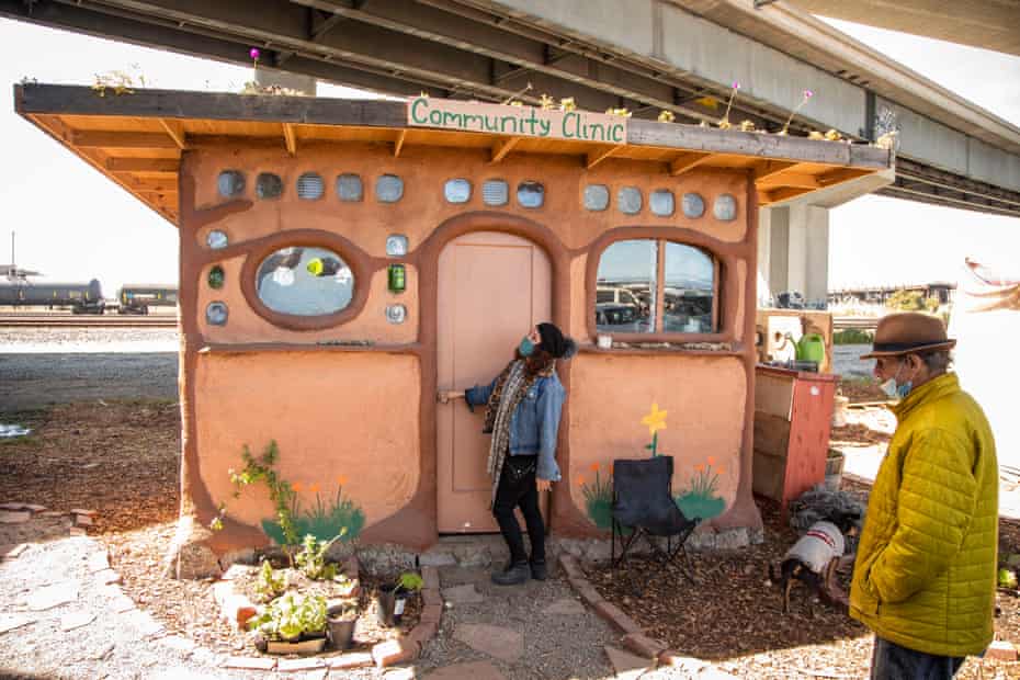 Xochitl Bernadette Moreno and Dmitri Schusterman outside the community clinic at Cob on Wood.