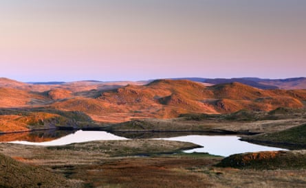 مسار جديد للمشي لمسافات طويلة في ويلز يمر بالشقوق والأديرة المدمرة والرمال الممتدة مسار جديد للمشي لمسافات طويلة في ويلز يمر بالشقوق والأديرة المدمرة والرمال الممتدة