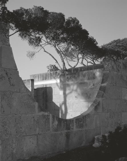 Hélène Binet's image of  Jørn Utzon's house Can Lis, Mallorca, 2019.