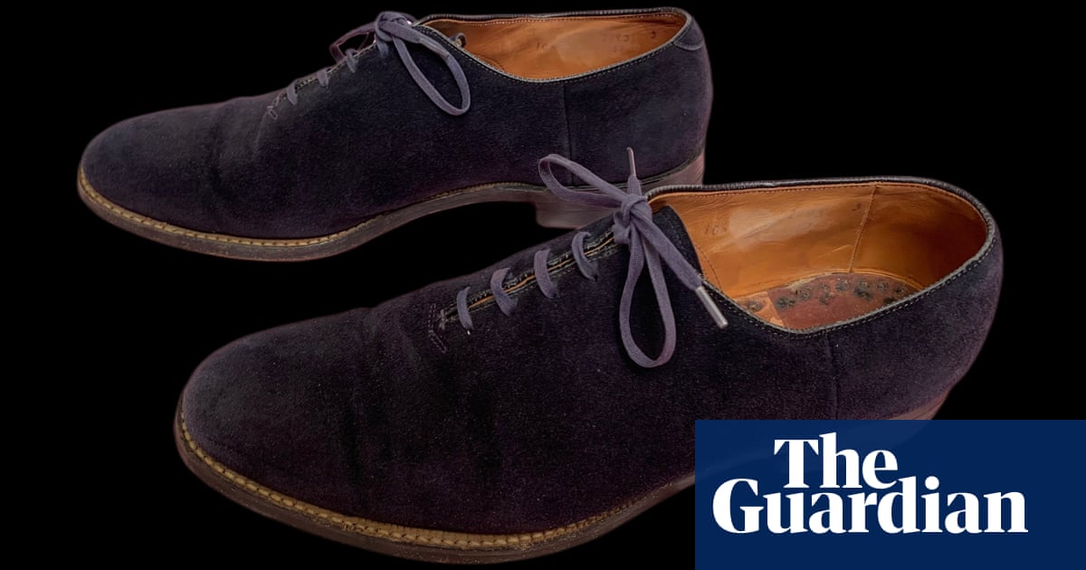 Los zapatos de gamuza azul de Elvis Presley se venden por £120,000 en una subasta | Elvis Presley Los zapatos de gamuza azul de Elvis Presley se venden por £120,000 en una subasta | Elvis Presley