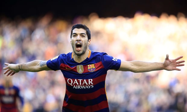 Suarez ghi bàn ở phút 38 nâng tỉ số lên 2-1 giúp Barca chiến thắng trong danh dự