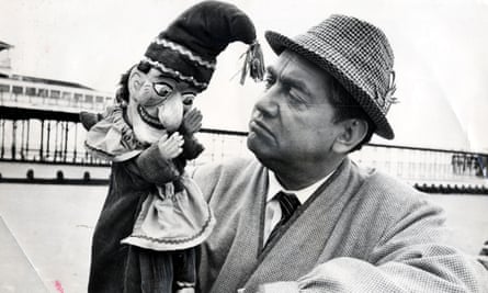 Tony Hancock in The Punch and Judy Man, directed by Jeremy Summers.
