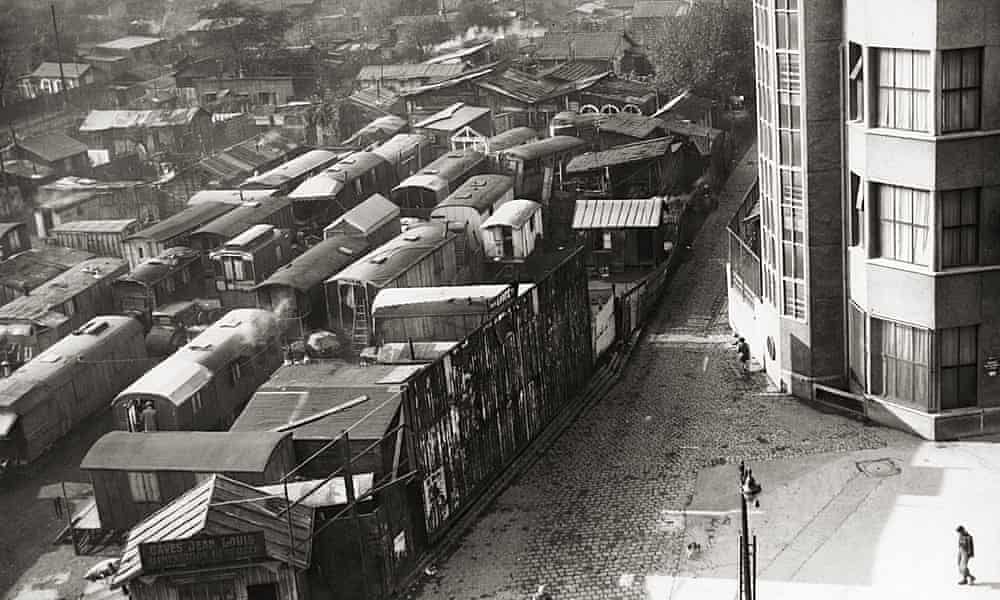 How a Paris defence zone grew into shantytown