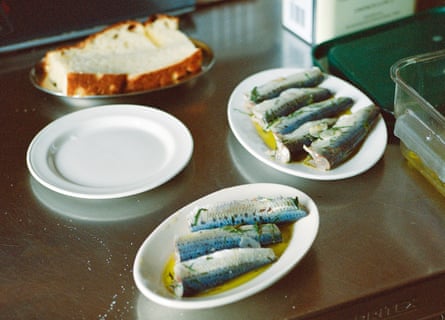 Cured fresh sardines