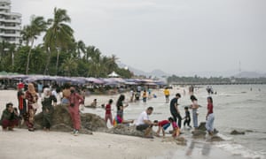 Coronavirus live news: US bars travel from Brazil as British PM’s adviser reported to police over lockdown breach 6 People gather on the beach on 24 May 2020 in Hua Hin, Thailand.