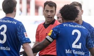 The word ‘George’ is visible on Weston McKennie’s armband as the Schalke midfielder talks to the referee during the Bundesliga game with Werder Bremen