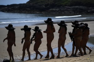 Participants arrive on the beach.