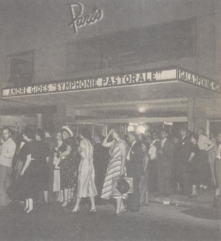 The Paris Theatre on opening day in 1948.