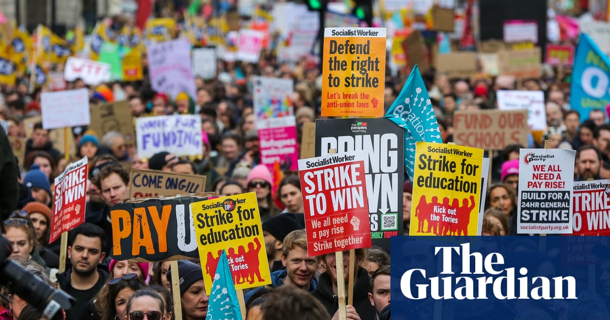 Ministers and unions dig in amid widespread strike action across UK