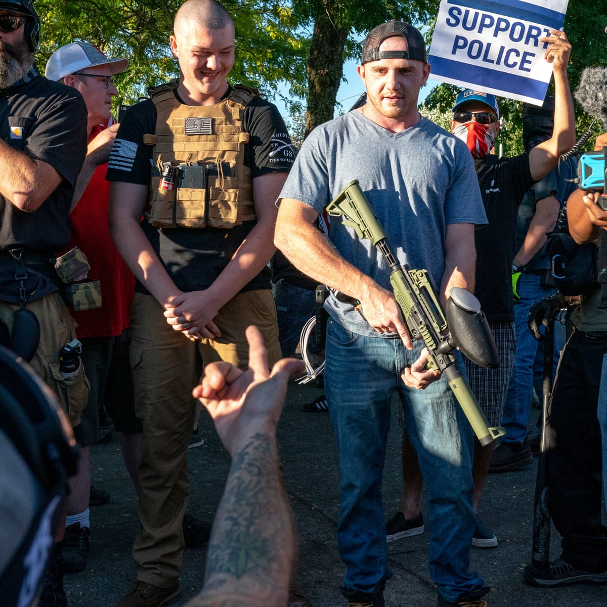 Portland Suffers Serious Street Violence As Far Right Return Prepared To Fight Portland The Guardian
