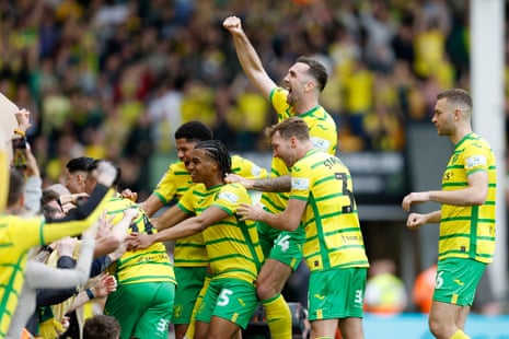 Norwich's players celebrate a goal versus Ipswich