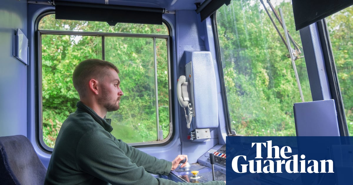 Minimum age for train drivers to be lowered to 18 in Great Britain
