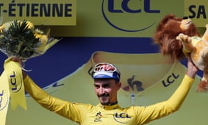 Geraint Thomas Battles Back After Suffering Second Tour De France Crash Sport The Guardian