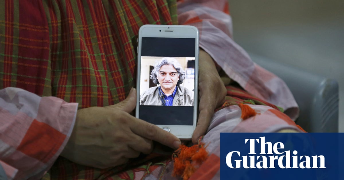 Pakistani journalist and army critic released after being kidnapped in Islamabad