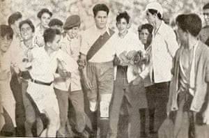 Bernabé Ferreyra is mobbed by River Plate fans during his last match in 1939.