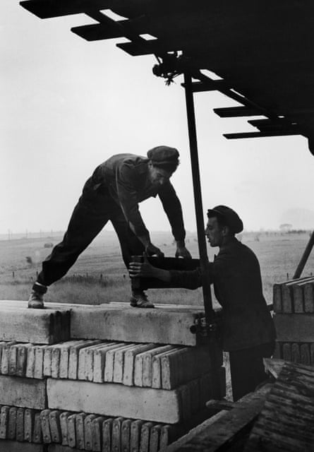 Rugby player “Nebby” Cleworth working as a labourer between games, 17 December 1949.