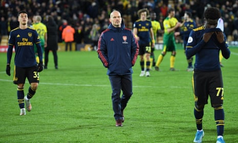 Freddie Ljungberg and his players leave the pitch after the 2-2 draw