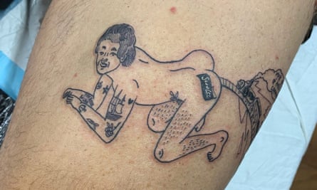 Tatuagem de Leighton-Dore do gay Harry Styles: 'Ela permeia minha vida diária.'
