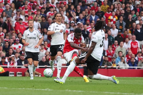 Bukayo Saka fires home at the near post to double Arsenal’s lead.