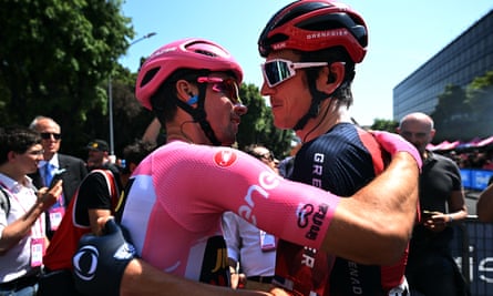 Thomas (right) congratulates the champion Primoz Roglic after coming second to the Slovenian by 14 seconds in the 2023 Giro d’Italia.