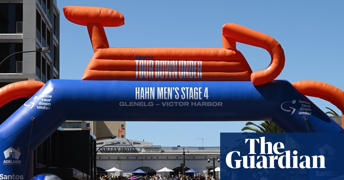 It's embarrassing': riders say time is up for fossil fuel sponsorship of heat-affected Tour Down Under