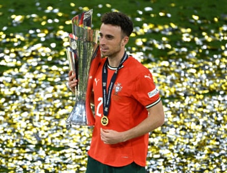 Diogo Jota with the trophy after winning the Nations League