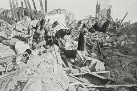 Black-and-white photo of people searching for buried people in the rubble after the earthquake