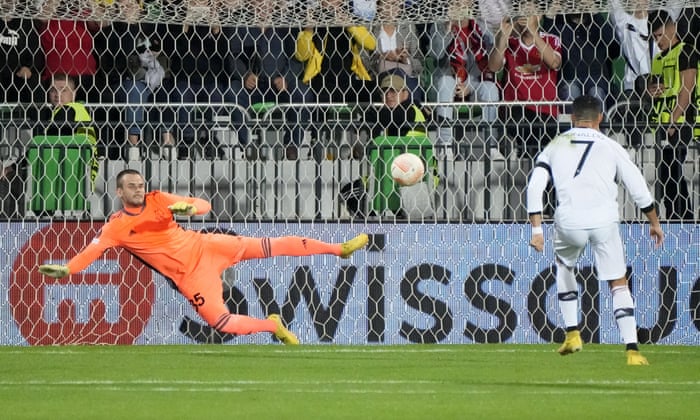 The Sheriff 'keeper jumps out of the way of Ronaldo's spot-kick.