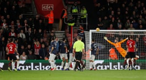 De Gea can not prevent the second.