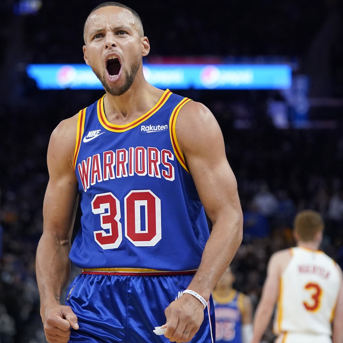 Warriors&#39; resurgence continues as Steph Curry grabs 50 points and 10  assists | NBA | The Guardian