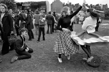 David Hoffman, Laura Buckley dancing with a friend at the 1975 E1 festival. A World Apart captures a unique moment of change in London’s East End.Brought together for the first time, these rarely seen photographs document a now- disappeared world. Bengali migrants live side-by-side with elderly Jewish shopkeepers and artisans, dockers socialise in Wapping’s clubs and pubs, neighbours and children celebrate at a raucous, multicultural Stepney festival. Showing at Four Corners until 6th Dec