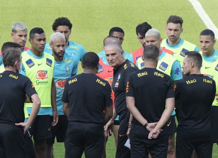 Brazil give no clues on team selection in first training session