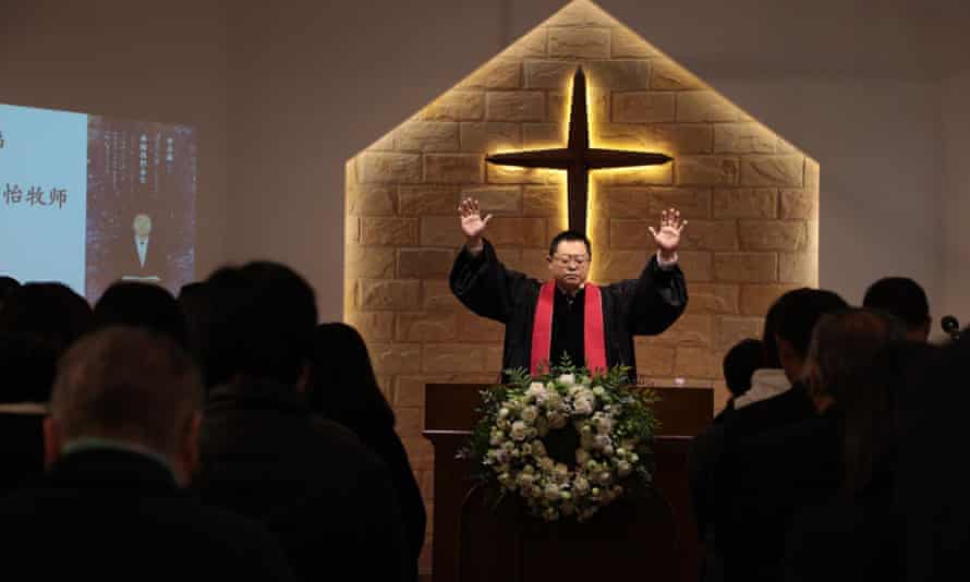Wang Yi, pastor da igreja Early Rain, que foi preso e detido há três meses, junto com sua esposa.