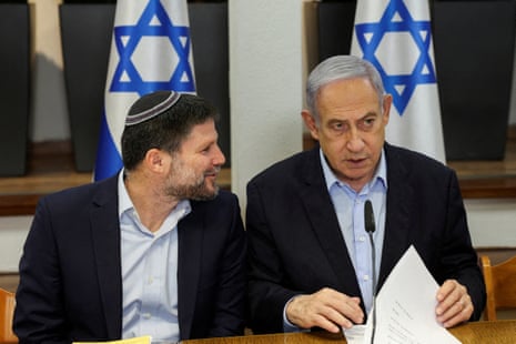 Israeli prime minister Benjamin Netanyahu (L) speaks with finance minister Bezalel Smotrich (R) during a cabinet meeting in Tel Aviv in 2024.